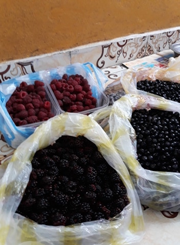 vand visinata, lichior de fructe de padure70Ron/litrul
